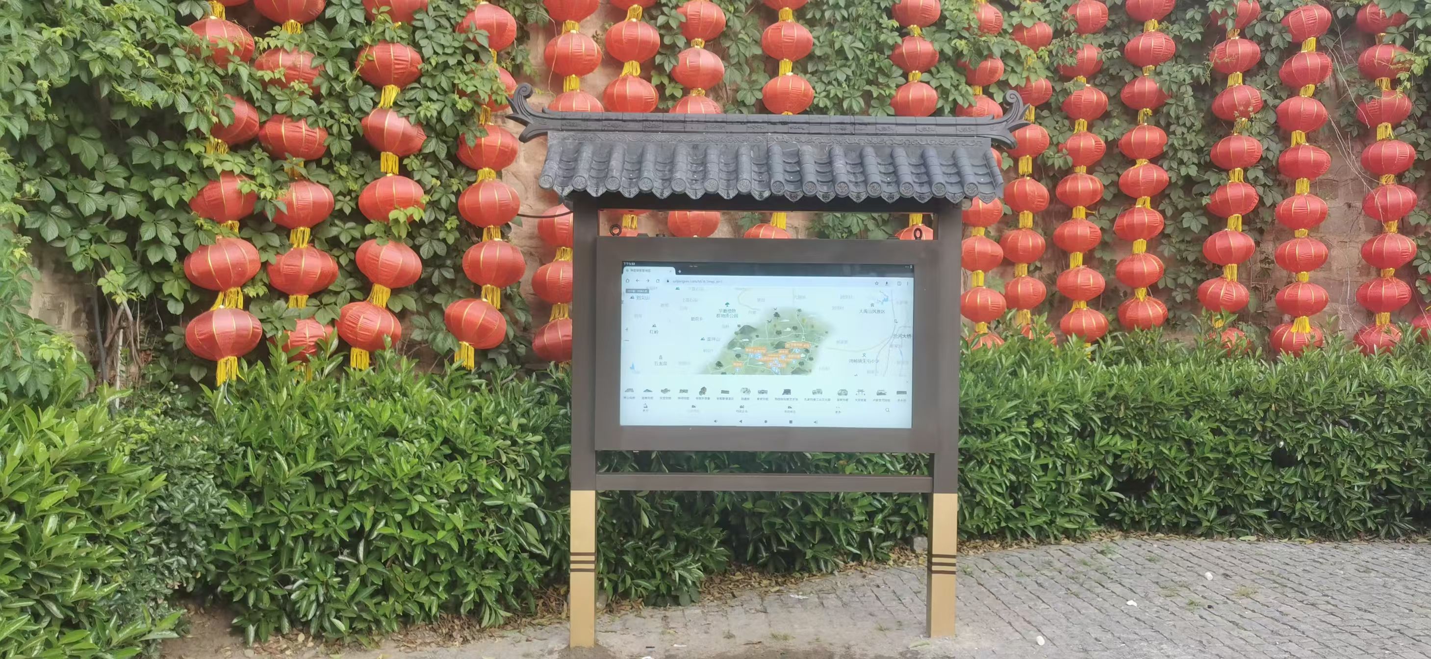 11.jpg 高格欣科技户外立式广告机:城市空间里商业与公共服务的智能担当(图3)