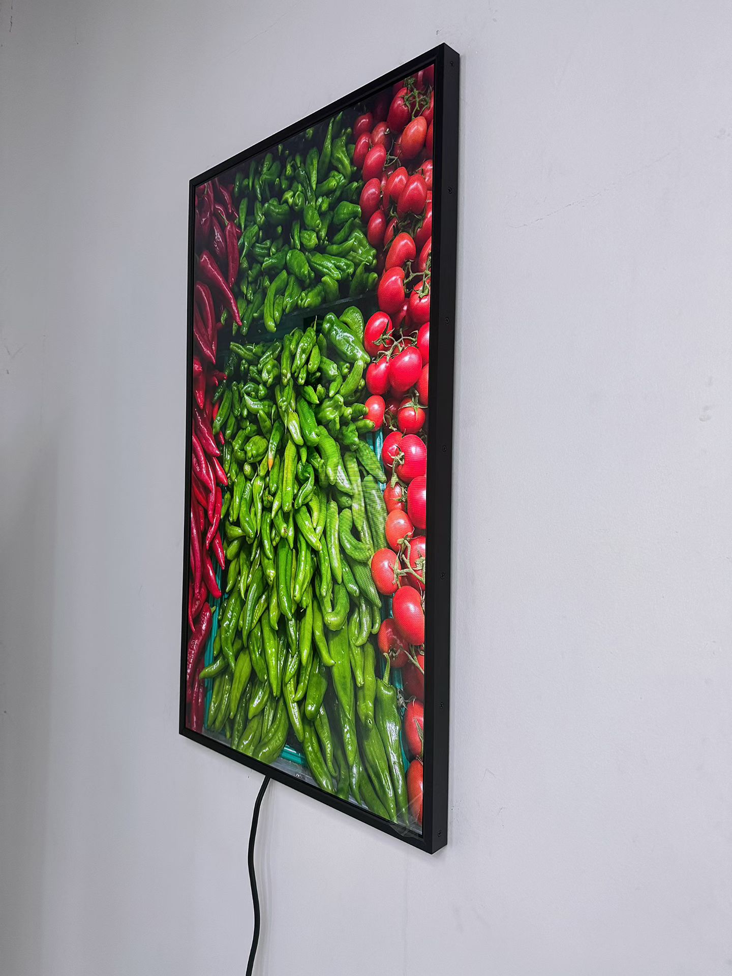 115.jpg 高格欣科技超窄边框广告机:革新视觉体验,定义商显新标准(图2)