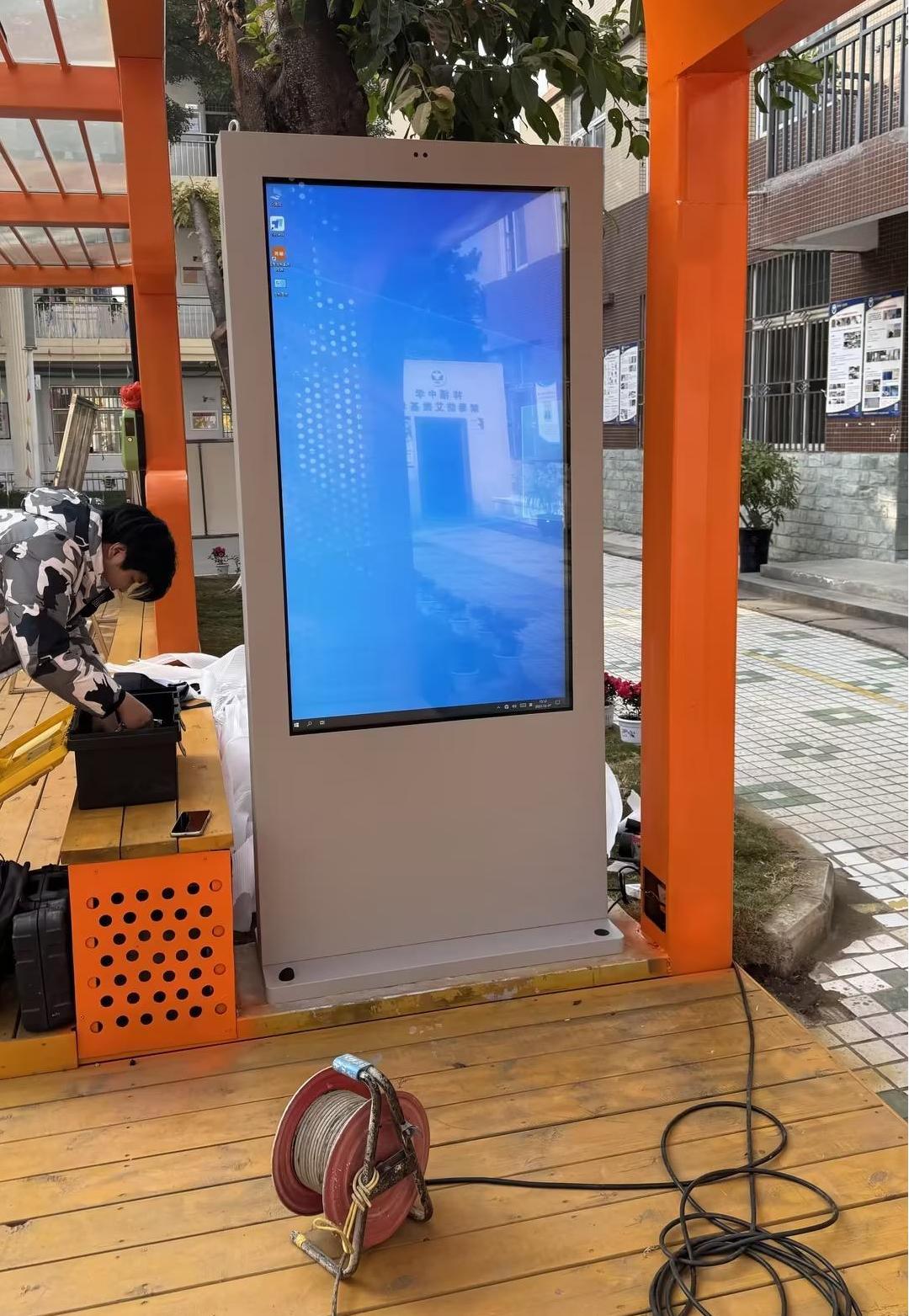 公交站的“智慧革命”：高格欣科技户外电子站牌让等待更有温度(图2)