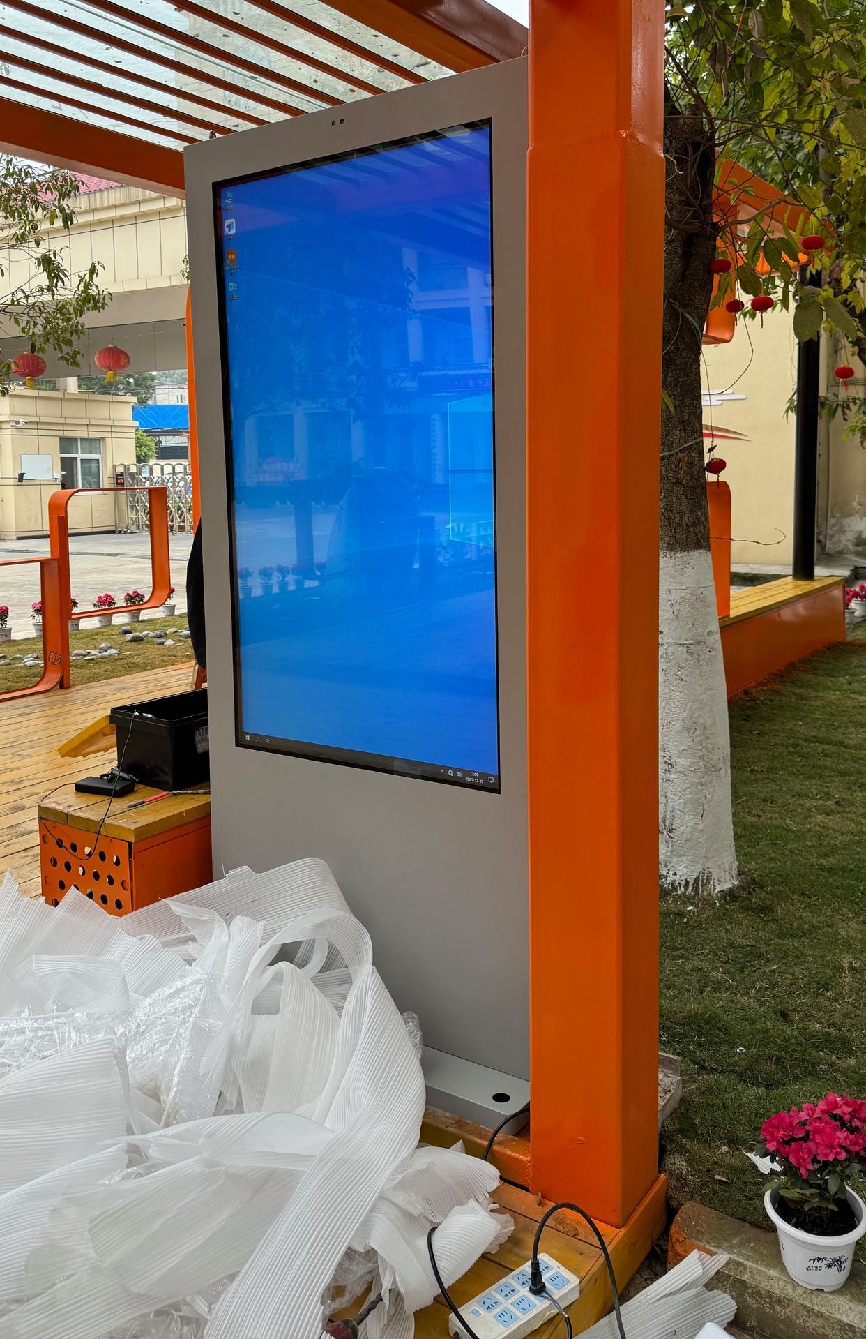 多媒体智能窗口：户外广告一体机如何改变我们的生活|高格欣科技(图1)