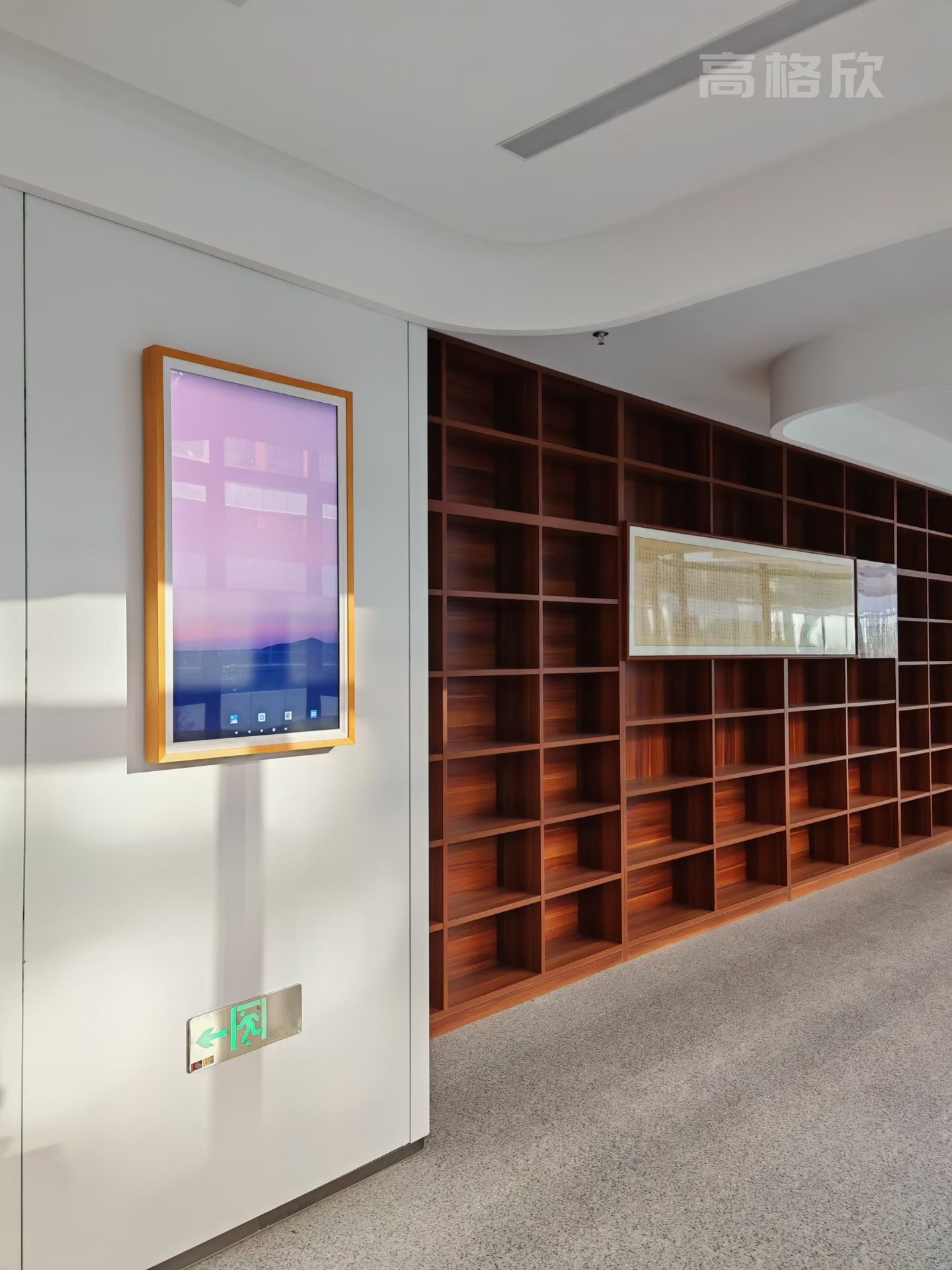 1 (1).jpg 高格欣科技43寸电子画框屏助力图书馆数字花升级:开启智慧阅读新图景(图6)